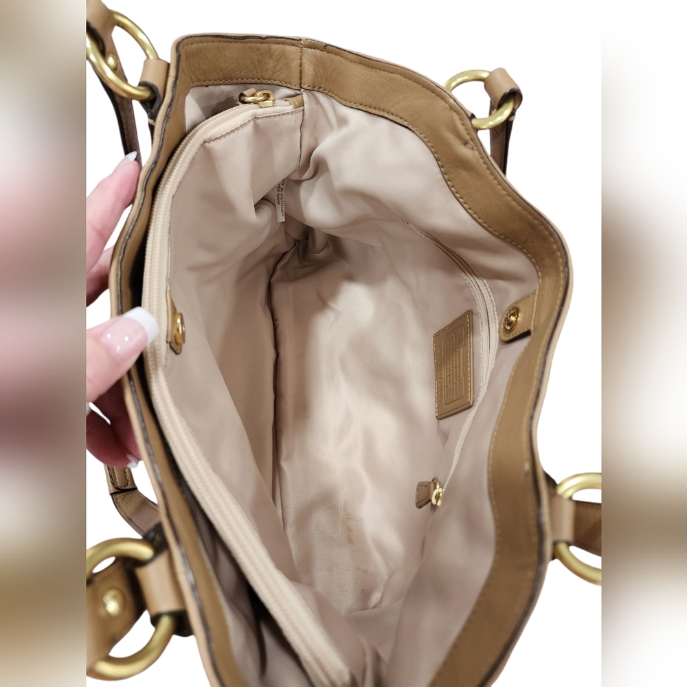 Coach Tan Leather Shoulder Bag with Matching Wallet - Picture 10 of 16